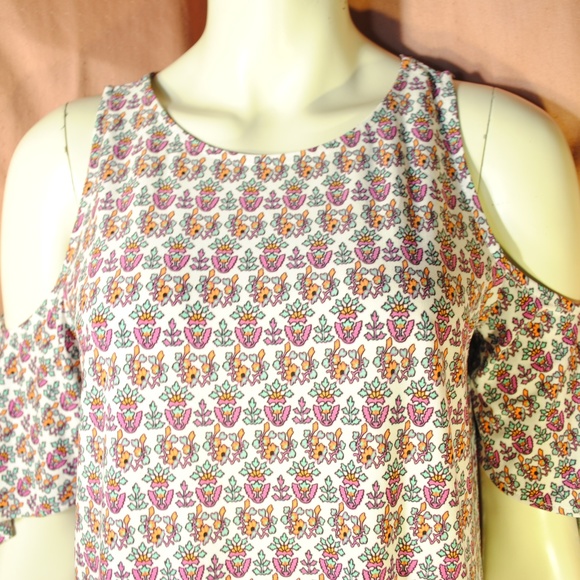 NWOT Beige by eci Boho Cold Shoulder Paisley Dress - Picture 7 of 8